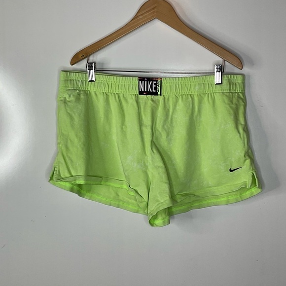 Nike Retro Neon Green Shorts Size Large - Picture 1 of 5